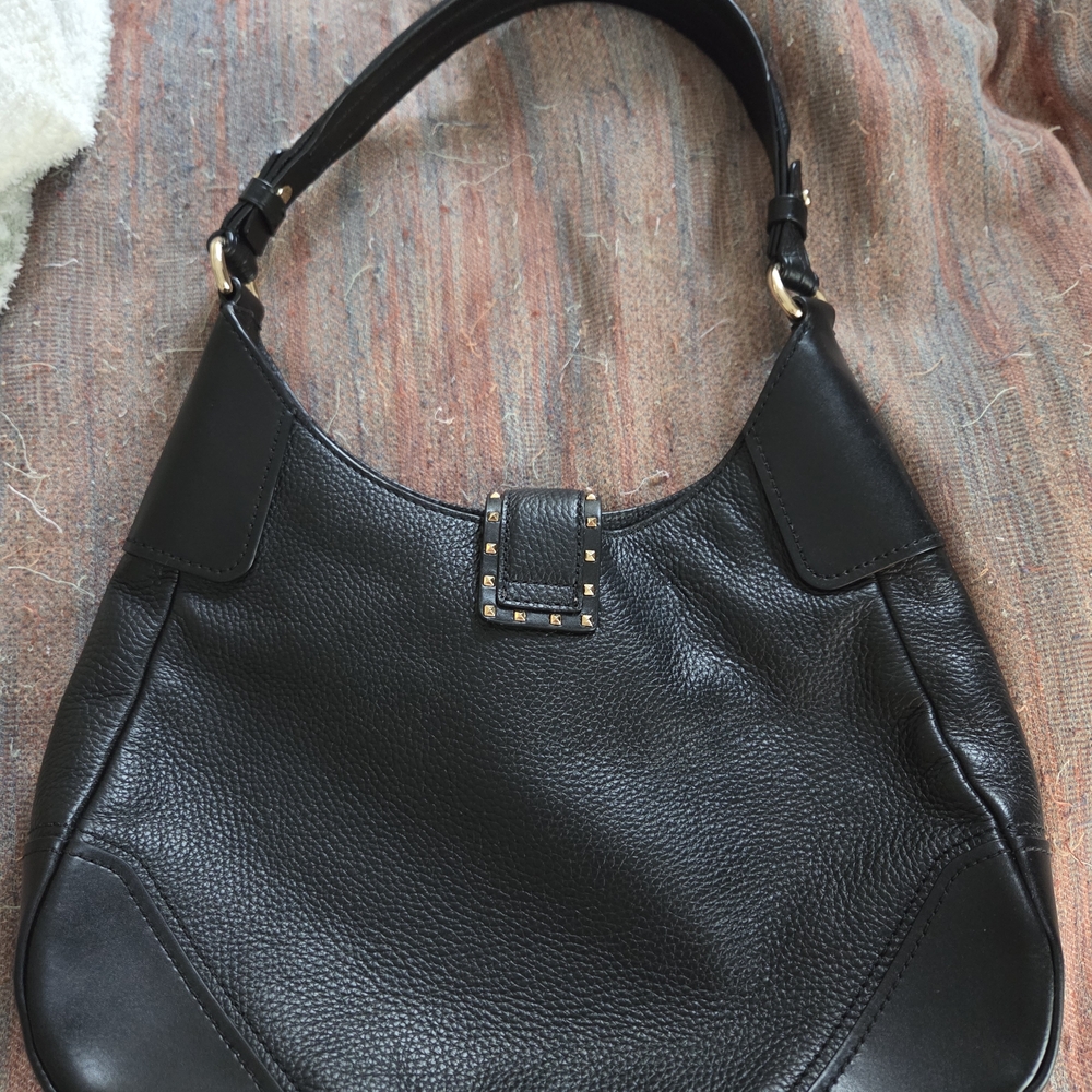 Michael Kors Black Leather Shoulder Bag with Gold Buckle - Picture 2 of 6